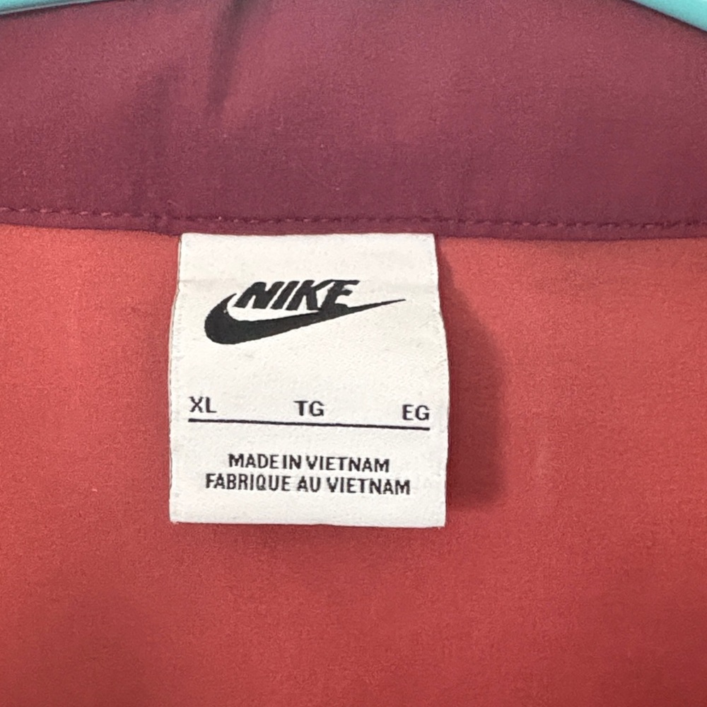 Nike Packable Windbreaker Jacket - image 2